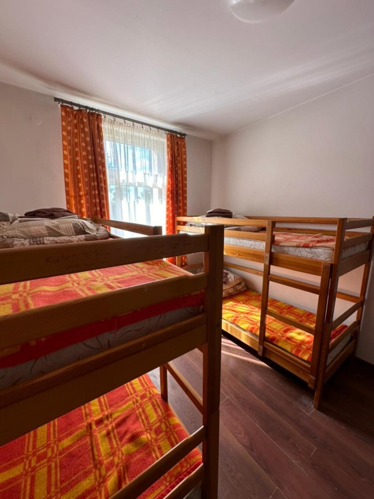 Rewita Waplewo Hotel Maroz Bilik gambar